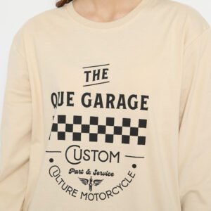 QUE kaos pria unisex lengan panjang the que garage part & service - cream